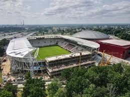 Trwa montaż elementów dachu i budowa czwartej, północnej trybuny. Lodz Buduje Stadion Lks Inzynier Budownictwa
