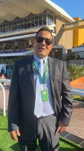 ▫️El propietario Darwin Lezama luego del triunfo de su yegua "Catira  Hermosa" en la 3era. carrera de la R42, envió un saludo a toda la afición  hípica....