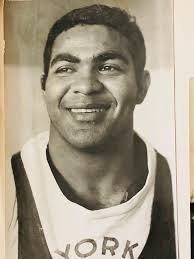 Lamento mucho el fallecimiento de este excelente entrenador, excelentísimo  profesor e incomparable persona, me duele el corazón por tan sensible  perdida qué tiene el atletismo de Venezuela en este día, este super