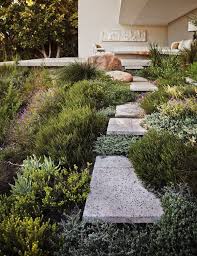 South African Residence In Cape Town Has A Surprinsing Garden Modern Landscaping Landscape Design Sloped Garden