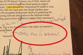 Meine lehrerin hat mir gesagt, dass sie mir helfen können, weil sie in dem jobcenter arbeiten. Rechtschreibung Pensionierte Englisch Lehrerin Erhalt Brief Von Trump Und Sendet Ihn Korrigiert Zuruck