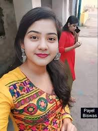 PHOTO OF THE DAY~~~~ Marlo and Phil surrounded by friends at the Donahue's  annual New Years Eve party a few years ago