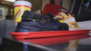 In collaboration with country music star luke. Post Malone Surprises Hometown Fans With Hundreds Of Free Signature Crocs Wfaa Com