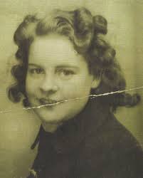 Can someone please take out the folds and creases please