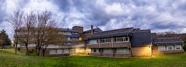 La facultad de ciencias económicas y empresariales dispone de 3 salones y 2 salas de reuniones/seminarios. Facultad De Ciencias Universidade De Santiago De Compostela