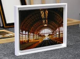 Entrez les dimensions précises de votre sujet (nous coupons le cadre 2 à 3mm + grand afin d'assurer un jeu vous recevrez un cadre de dimensions de plus ou moins 30,8 x 42,8cm nous ne tenons pas compte de la largeur de la baguette. Chassis En Bois Pour Toile Complets Ou A La Baguette