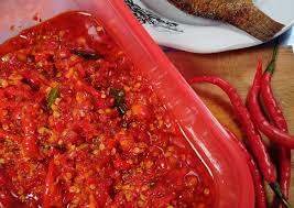 Ayam geprek, ayam goreng tepung yang digeprek lalu disajikan pakai sambal bawang. Resep Sambal Geprek Remas Nu