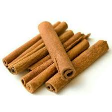Kayu manis dijual di pasaran dengan beberapa kelas standar harga, yaitu kayu manis stick broken, kayu manis kulitas aaa (biasanya untuk ekspor impor), dan kayu manis kualitas asalan. Bumbu Tumbassayur Id
