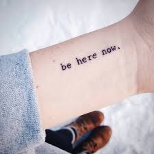 Ý nghĩa hình xăm 5 dòng ở chữ thái : Me Máº©n TrÆ°á»›c Nhá»¯ng Y TÆ°á»Ÿng Hinh XÄƒm Chá»¯ Y NghÄ©a Danh Rieng Cho Phai Ä'áº¹p Elle