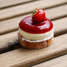 Le Coup De Soleil De Ble Sucre Tres Gourmand Bon Gout De Fraise Top Fraise Blesucre Blesucre Tarte Patisserie Food Sweets Mini Cheesecake