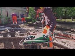 Der garten und landschaftsbau (kurz galabau) ist im deutschsprachigen raum eine fachrichtung des berufs gärtner/gärtnerin und bezeichnet gewerbebetriebe, die sich mit dem bau, der. Was Macht Ein Garten Und Landschaftsbauer