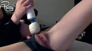 Amateur masturbation to orgasm with hitachi magic wand - XNXX.COM