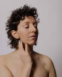 Gestern hatte ich ein ganz besonderes Portraitshooting: Luise ist eine  meiner längsten Freundinnen, wir sind fast gleich alt und vor eineinhalb  Jahren hat sie die Diagnose Brustkrebs bekommen. Seitdem begleite ich sie