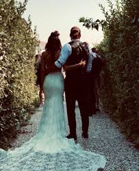 Pin Di Sueda Yeliz Kurt Su Rest Abiti Da Sposa Abiti Da Sposa Lunghi Foto Di Celebrita