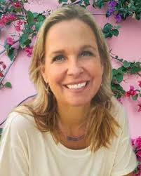 Carissa Robinson's Instagram, Twitter & Facebook