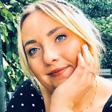 Elise Tapper's Instagram, Twitter & Facebook