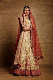 Pin By Priyanka Thakkar On Fashion Eastern Wardrobe Tarun Tahiliani Bridal Indian Bridal Bridal Lehenga 640 x 958 jpeg 88kb. tarun tahiliani bridal indian bridal