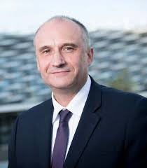 TOM ENDERS Dr. Thomas (“Tom”) Enders was appointed Chief Executive Officer  (CEO) of Airbus SE1