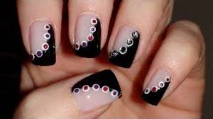 Siyah Beyaz Nokta Desenli Tirnak Susleme Teknigi Black And White Nail Art Dot Nail Art Designs White Nail Art