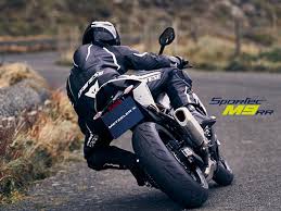 R17.hu Motorgumi webáruház - Metzeler M9 RR teszt - A motorgumi specialista