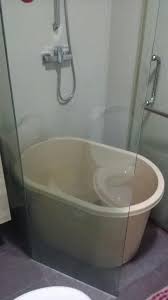 Whirlpool tub maintenance to effectively clean a whirlpool, you'll want to fill the tub with hot water to a few inches above the jets and run them for about 15 minutes. Small Bathtub For Hdb Novocom Top