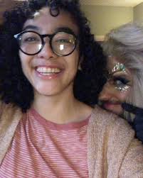 Foto de cuando pasé por el Sr. Armando y selfie en mi casa 😂😂😂 No saben  cómo me divierto filmando 🤗♥️ ¿cual fue su parte fav del episodio?  #bettyenny @ New York, New York