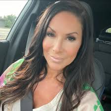 I told sophia that I wanted a big sugar cookie with almond buttercream. She  delivered. 😁🤤🥳