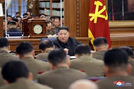 Republica populară democrată coreeană조선민주주의인민공화국朝鮮民主主義人民共和國chosŏn minjujuŭi inmin konghwaguk. In Coreea De Nord Se Fac Teste De Scriere Din CasÄ In CasÄ Pentru A GÄsi DuÈmanul Poporului Care A Pictat Mesaje Graffiti Antiguvernamentale Libertatea