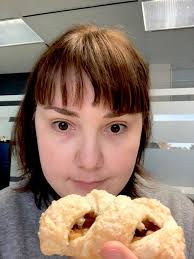 Apple strudel from the 70s, aluminum tray, coarse sugar