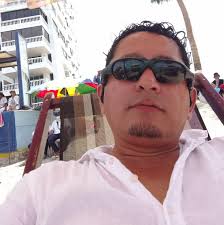 El ministro Edgar Lama cumplió su agenda en territorio en la provincia del  Guayas, donde visitó Centros de Salud y brigadas de vacunación en Unidades  Educativas. Aproximadamente se aplicaron más de 1000