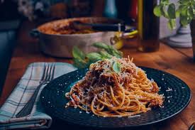 The recipe has been written to be flexible and scalable up to 50 portions. Kochen Wie Jamie Oliver So Wird Deine Spaghetti Bolognese Erstklassig Fit For Fun