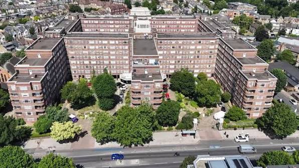 Du Cane Court Balham High Road Balham... 1 bed apartment - £320,000