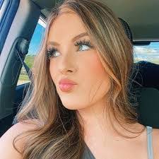 Amber Jessee's Instagram, Twitter & Facebook