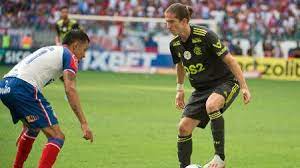 As duas equipes voltaram do vestiário com as mesmas formações que terminaram a etapa inicial. Com Tres Gols De Gilberto Bahia Vence Flamengo Na Arena Fonte Nova 04 08 2019 Uol Esporte