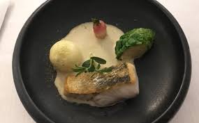 Dos De Bar Sauvage Fenouil Confit Tombee D Epinards Au Beurre Creme Aromatisee A La Baie De Genievre Recette Pintade Recette Alimentation