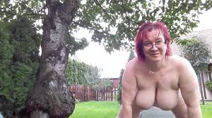 Pissen im Garten!! » ✔️ Deutsche Pornostars hautnah!