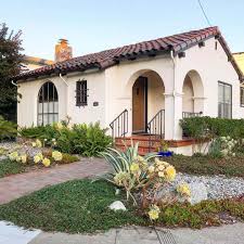 Beautiful modern spanish house with courtyards and pool. Mission Style Homes To Draw Inspiration From