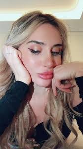 Katrina Stern's Instagram, Twitter & Facebook