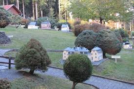 Botanischer garten adorf is a one of its kind botanitcal garden in adorf and the only one in in the year 2008, botanischer garten adorf was partly damaged in a small fire which destroyed about 300. Miniaturschauanlage Klein Vogtland Und Botanischer Garten Ad