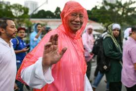 Listen to najib razak | explore the largest community of artists, bands, podcasters and creators of music & audio. Najib Razak Wants You To Know He S Hip With The Kids And Has Street Cred Wsj