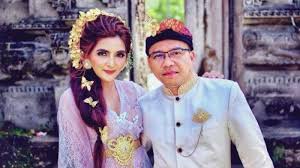 Sejak 2007, anang menjadi salah satu juri untuk acara adu bakat menyanyi, yakni indonesian idol. Baru Saja Operasi Batu Ginjal Begini Keadaan Anang Hermansyah Tribun Bali