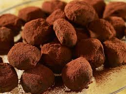 Decouvrez La Recette Truffes Au Chocolat Au Lait Facile Sur Cuisineactuelle Fr Truffe Recette Truffes Au Chocolat Recette Truffe Chocolat