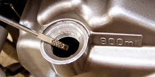 From cdns.klimg.com bahan bakar yang boros karena penyetelan karburator akan terlihat pada asap knelpot yang berwarna hitam pekat cara seting karburator sepeda motor honda matic yang benar. Asap Hitam Keluar Dari Knalpot Motor Tiba Tiba Kenali Penyebabnya Otosia Com