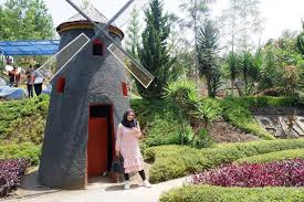Miniatur Kincir Angin Barusen Hills Ciwidey Bandung Di 2020 Kincir Angin Kota Bandung Danau