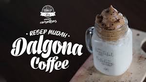 Dalgona coffee merupakan kreasi kopi asal korea yang sekarang juga sedang viral di indonesia. Resep Mudah Membuat Dalgona Coffee Tanpa Mixer Dijamin Sukses Tribun Video