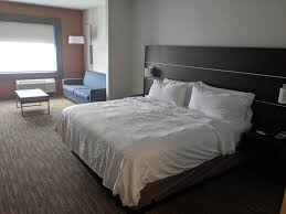 Read more than 200 reviews and for the best accommodation, guests can choose one of the 7 rooms in the hotel. Holiday Inn Express Cliqbait