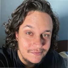 Colegas de RH, Estou muito feliz em compartilhar que serei professor no  Programa de Aceleração de RHs da @Koru, junto a profissionais incríveis  como Daniel Spolaor, Camila Girundi, Daniel Kobata…