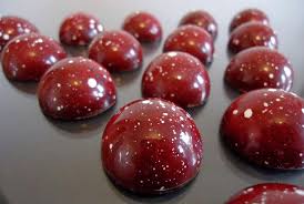 Chocolats Gelee De Framboises Et Ganache De Chocolat Noir Chocolat Gelee De Framboise Chocolat Maison
