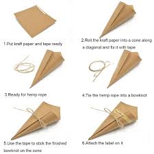 En la decoracion para boda pueden estar presentes estas figuras geométricas que hoy compartimos, lo que puede los conos de papel o cartulina que hicimos en la escuela ahora adornan los pasillos de una boda, algo que quizás nunca nos pasaría por la cabeza. 50 Pcs Wedding Confetti Cones Retro Kraft Paper Cones Bouquet Candy Chocolate Bags Boxes Wedding Party Ramo De Regalo Regalos Creativos Hacer Cajas De Regalo
