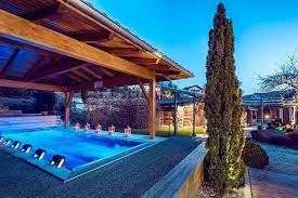 Bianca und charly fischl mit carl führen das kleine 4 sterne wellness und familien hotel „regenbogenland zum kramerwirt trotz allem neuen finden sie im kramerwirt die urige, zünftige und traditionelle kultur des. Wellnesshotel Im Bayerischen Wald Regenbogenland Zum Kramerwirt